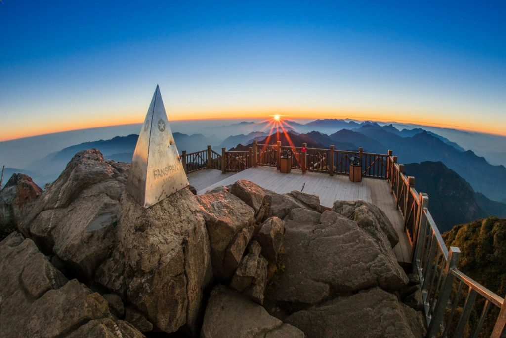 Khám phá 10 đỉnh núi cao nhất Việt Nam | Viettrekking