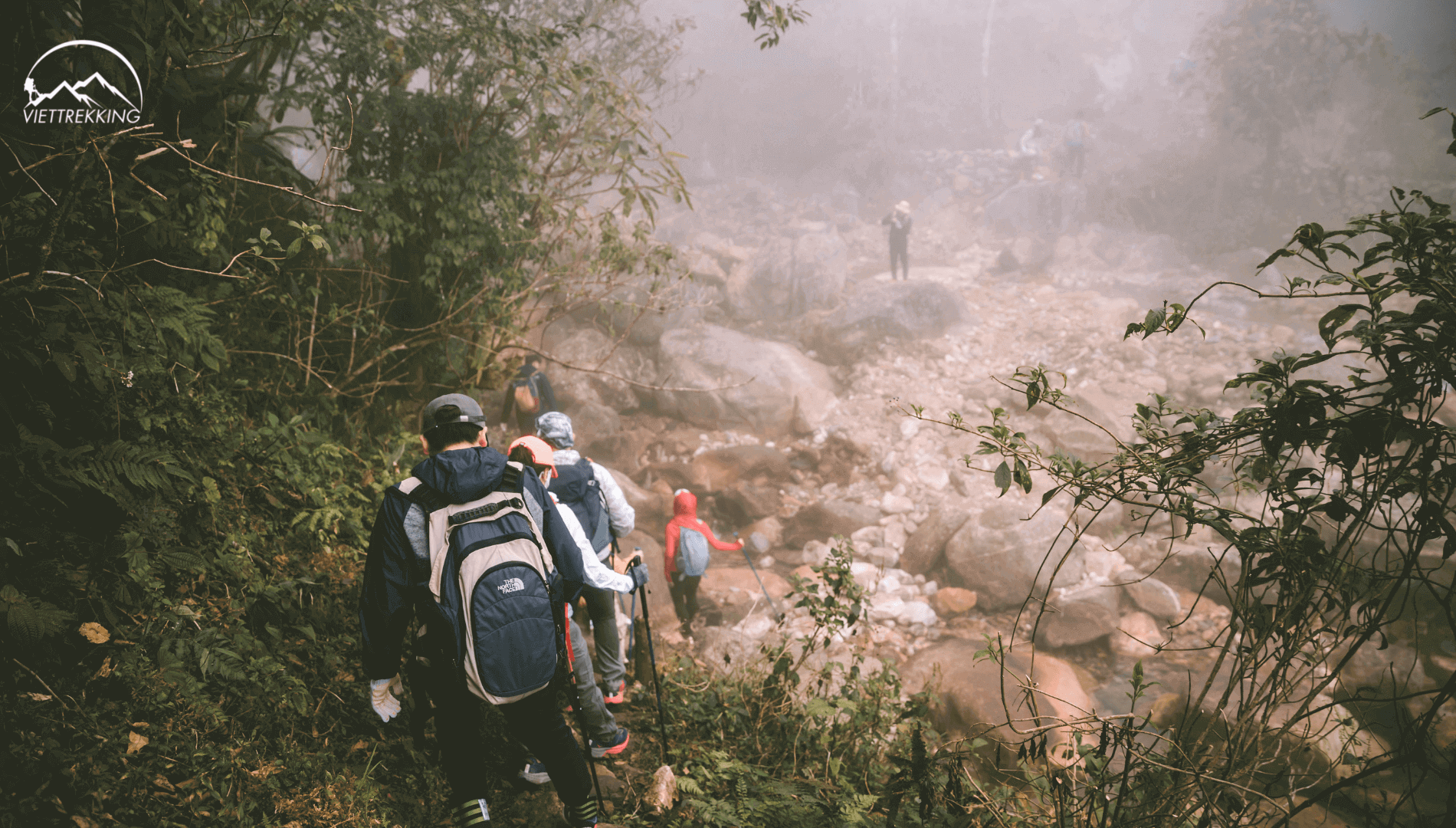 Kinh nghiệm chinh phục Nhìu Cồ San- đỉnh núi cao thứ 9 ở Việt Nam