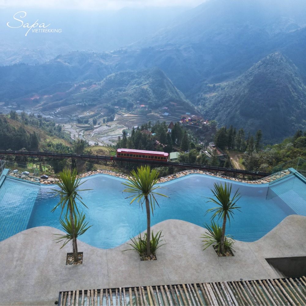 View siêu đỉnh từ bể bơi vô cực Viettrekking Sapa